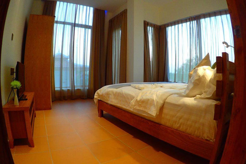 Deluxx Boutique Hotel Sihanoukville Oda fotoğraf